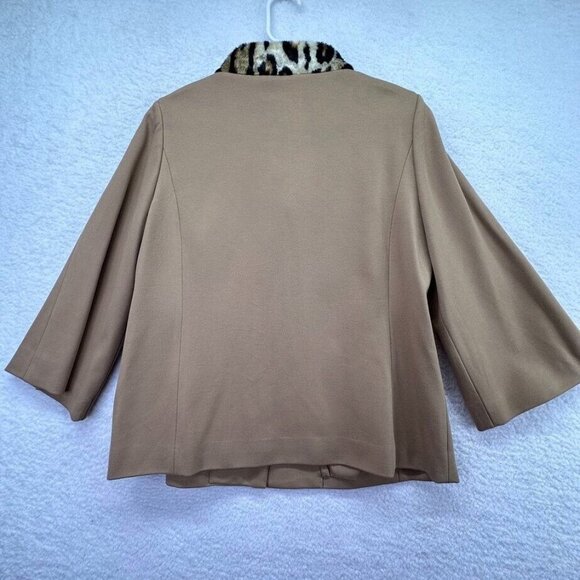 Chicos Jacket Womens Small Tan Brown Faux Fur Collar Large Buttons 3/4 Sleeves - Picture 3 of 9